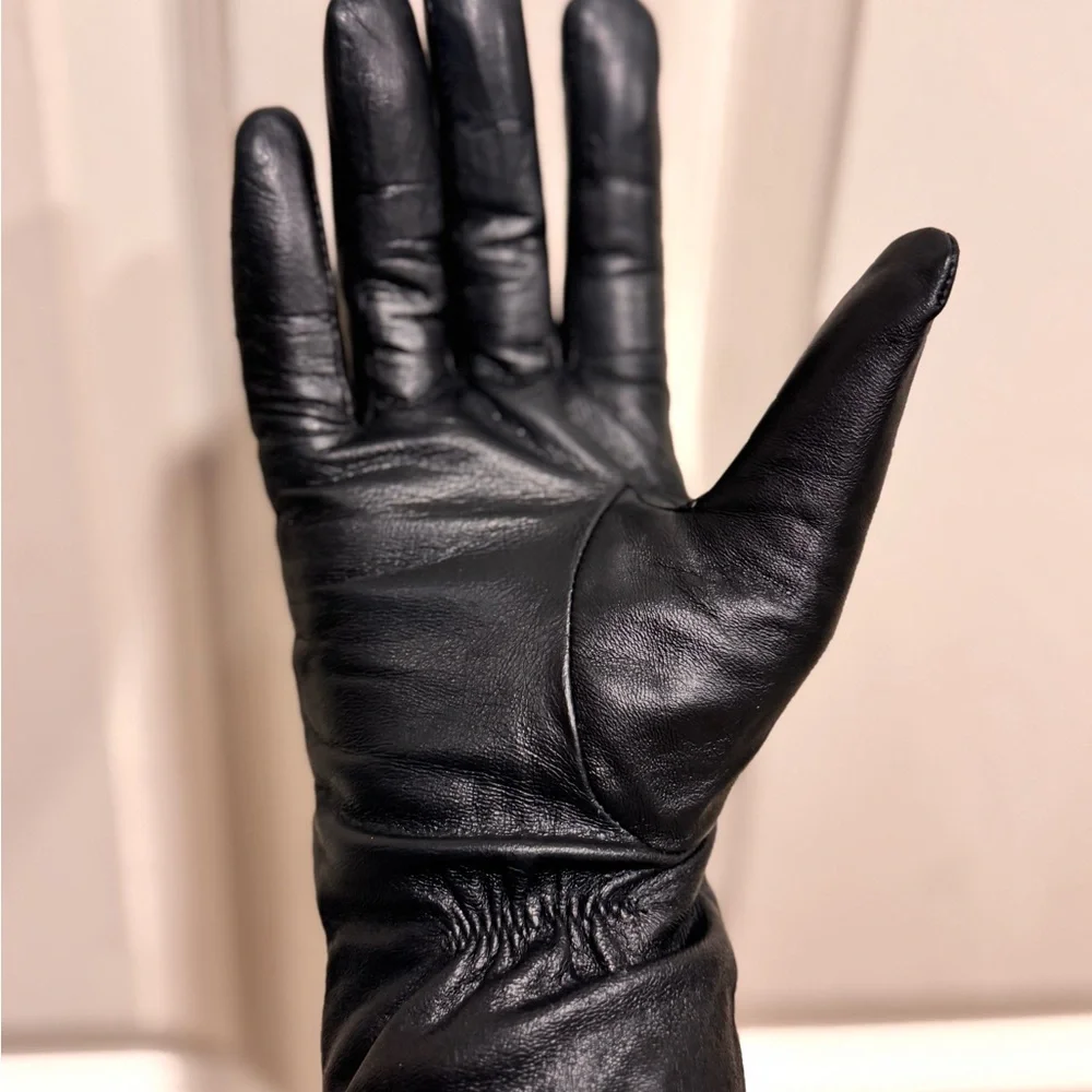 MICHAEL Michael Kors Black Quilted Gloves - Picture 5 of 5